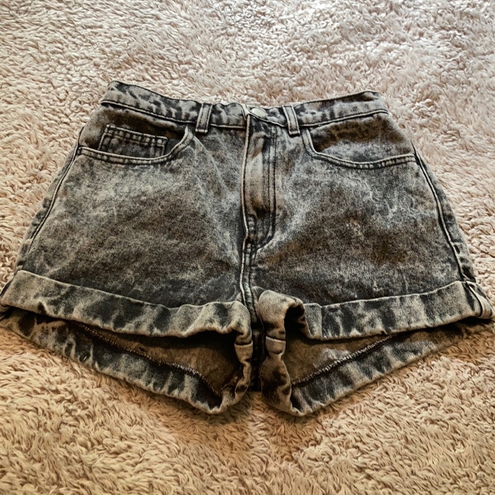 3/$20 🌟 Black distressed denim high rise shorts